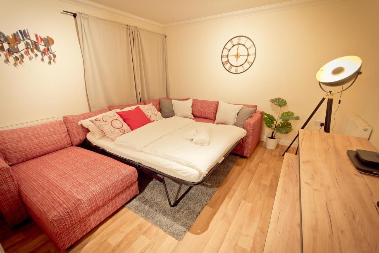 Top View 2 Bedroom Apartments 普里茅斯 外观 照片