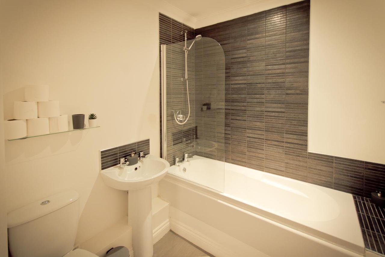 Top View 2 Bedroom Apartments 普里茅斯 外观 照片